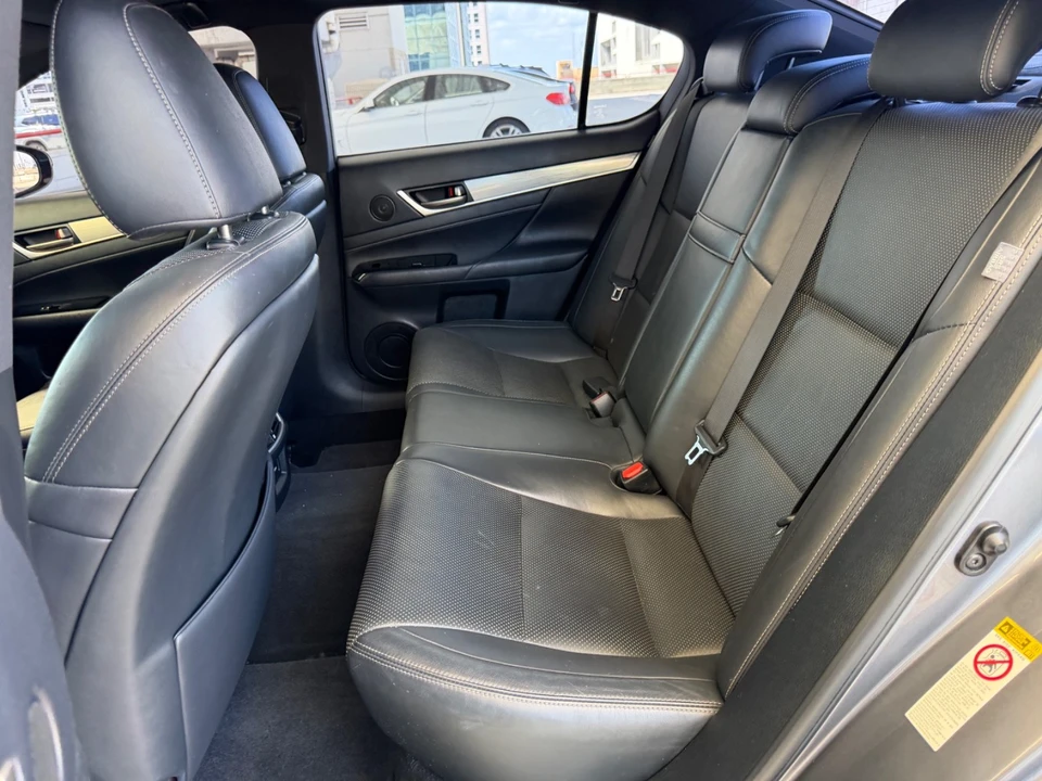 2014 Lexus GS 4th Gen - Image 16 of 21