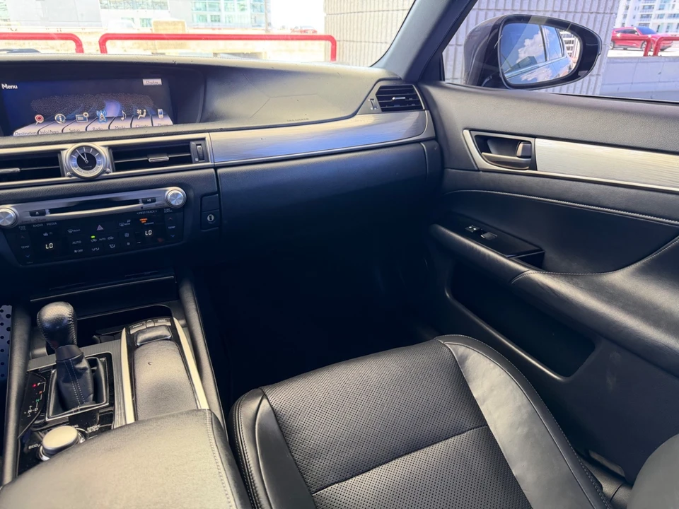 2014 Lexus GS 4th Gen - Image 29 of 31