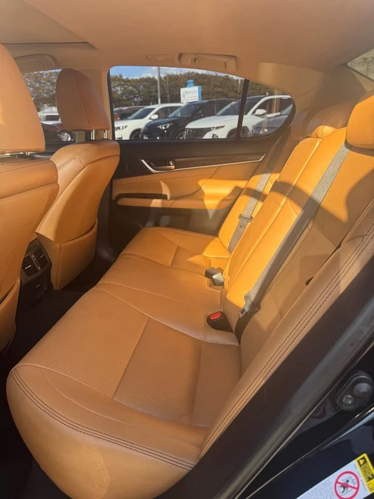 2014 Lexus GS 4th Gen - Image 15 of 19