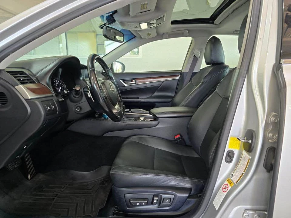 2014 Lexus GS 4th Gen - Image 15 of 20