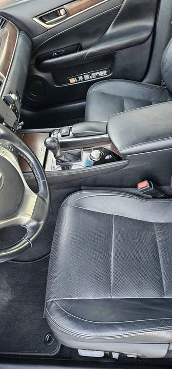 2014 Lexus GS 4th Gen - Image 10 of 16