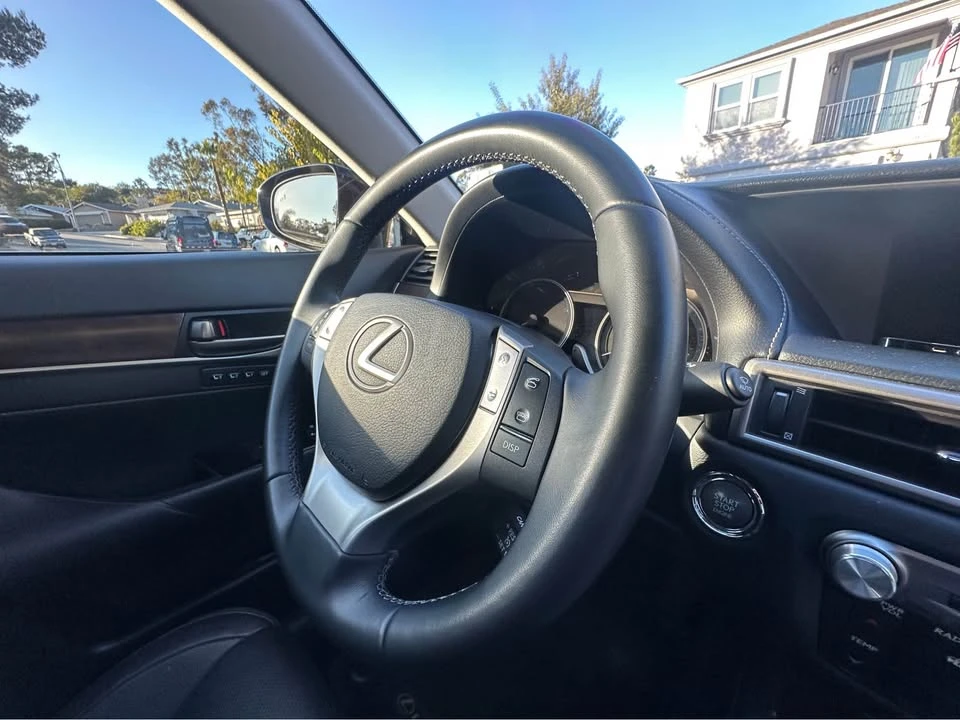 2014 Lexus GS 4th Gen - Image 16 of 19
