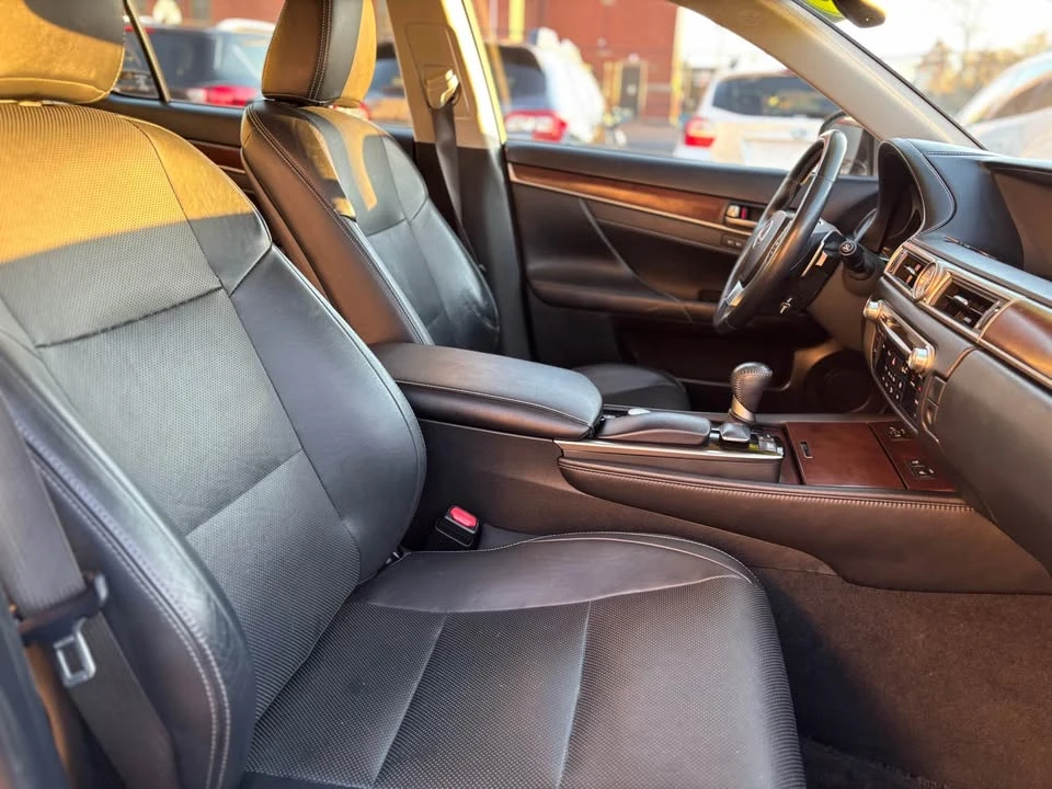 2014 Lexus GS 4th Gen - Image 10 of 15