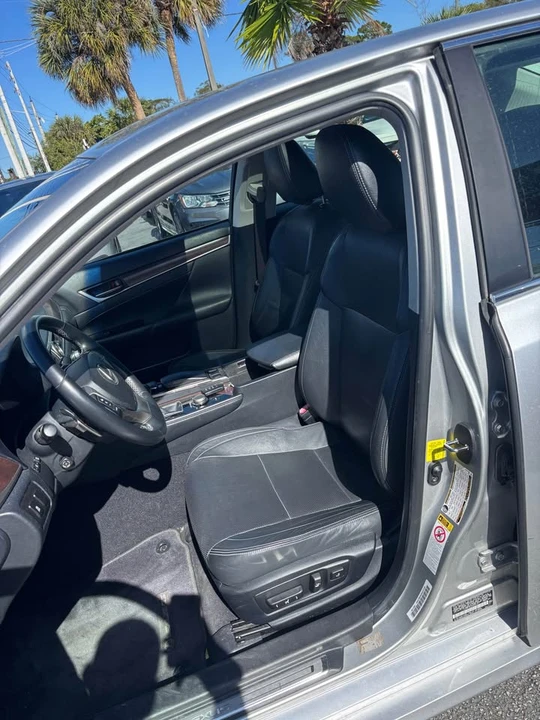 2014 Lexus GS 4th Gen - Image 5 of 8