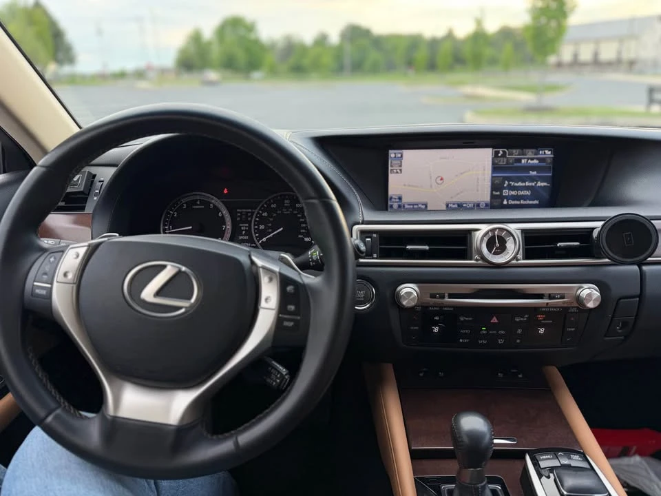 2014 Lexus GS 4th Gen - Image 12 of 15