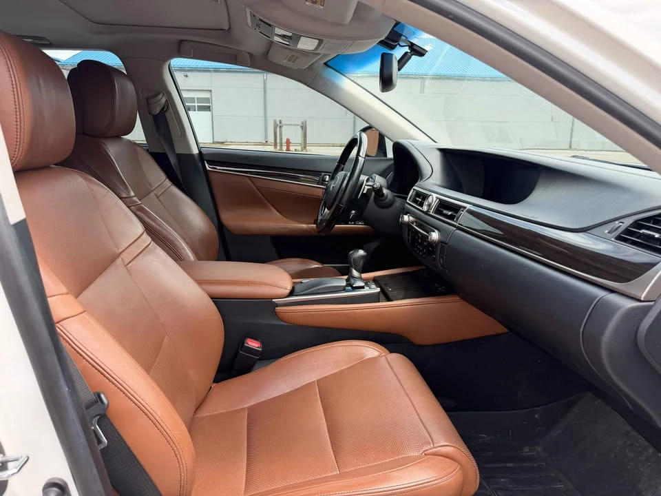 2014 Lexus GS 4th Gen - Image 11 of 20