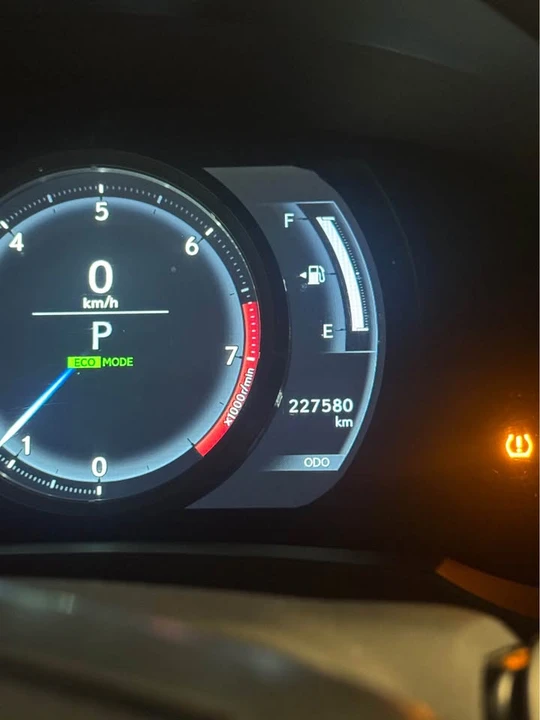 2014 Lexus IS 3rd Gen - Image 8 of 9