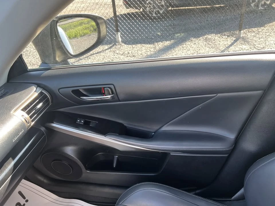 2014 Lexus IS - Image 14 of 18