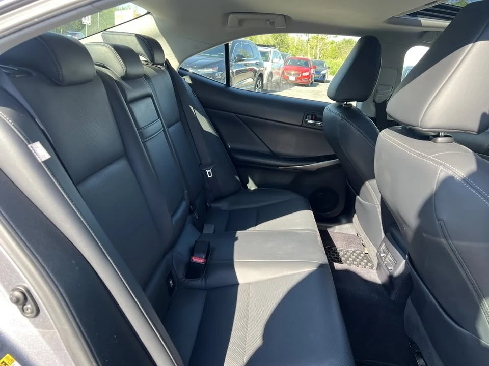 2014 Lexus IS - Image 10 of 18