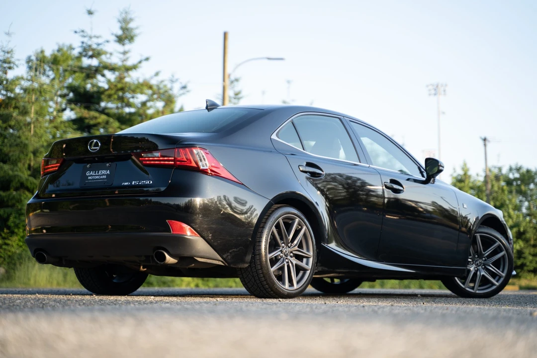 2014 Lexus IS 3rd Gen - Image 17 of 31