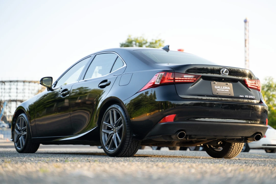 2014 Lexus IS 3rd Gen - Image 27 of 31