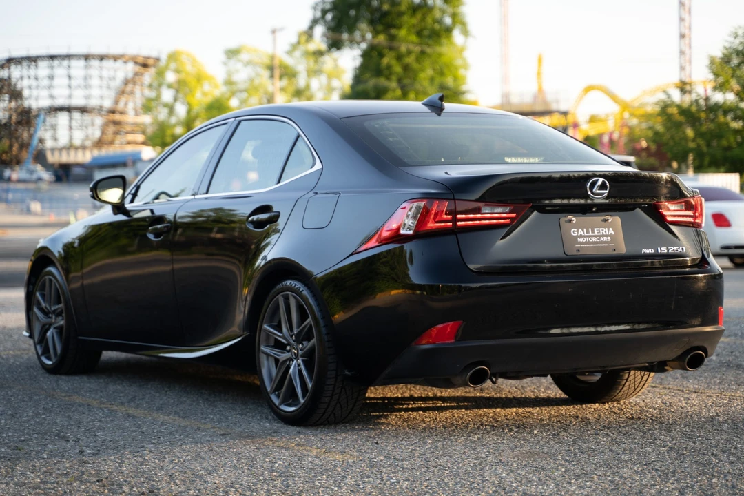 2014 Lexus IS 3rd Gen - Image 28 of 31