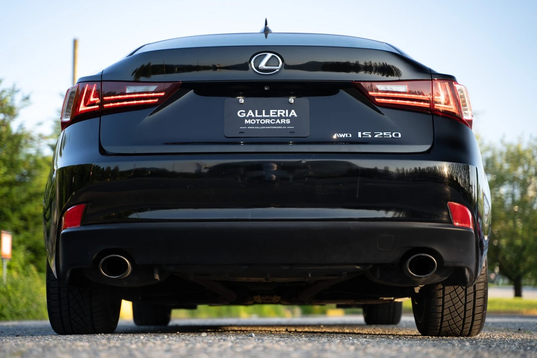 2014 Lexus IS 3rd Gen - Image 26 of 31