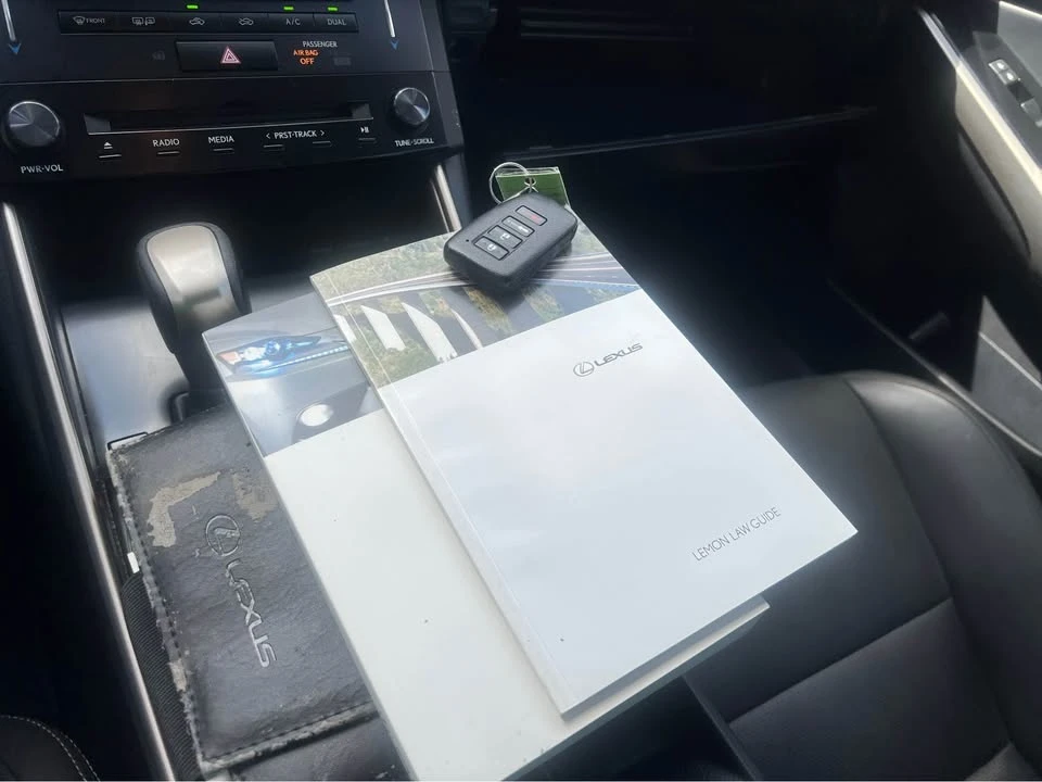 2014 Lexus IS 3rd Gen - Image 19 of 20