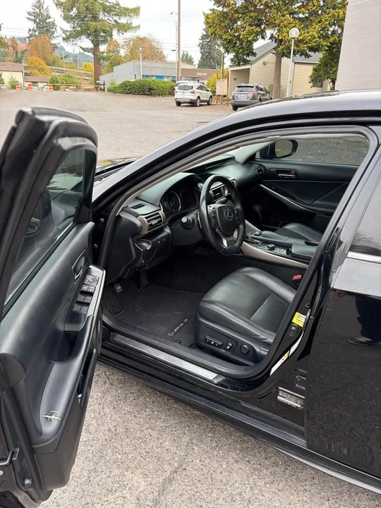 2014 Lexus IS 3rd Gen - Image 12 of 20