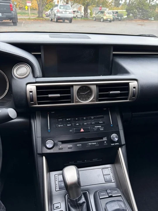 2014 Lexus IS 3rd Gen - Image 19 of 20