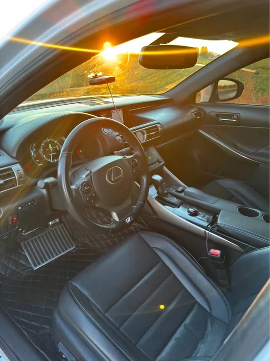 2014 Lexus IS 3rd Gen - Image 5 of 8