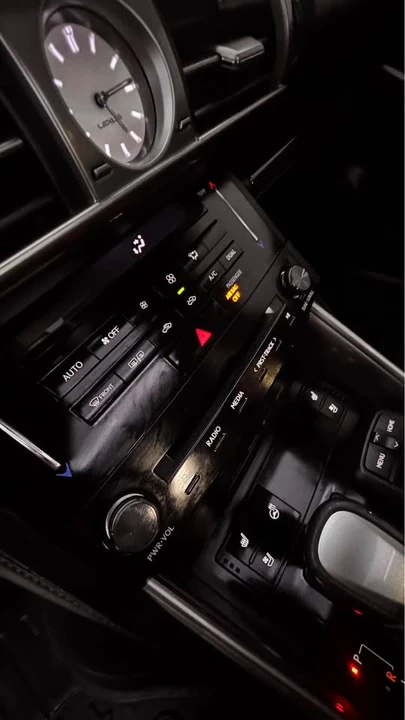 2014 Lexus IS 3rd Gen - Image 4 of 20