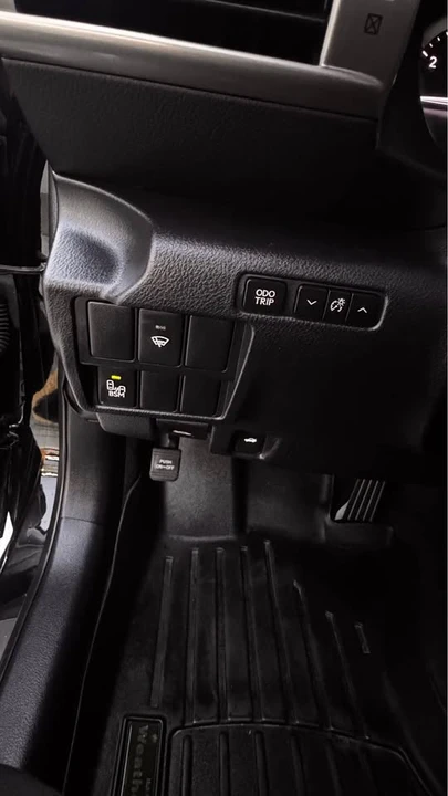 2014 Lexus IS 3rd Gen - Image 17 of 20