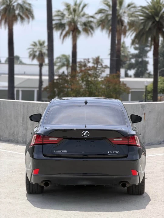 2014 Lexus IS 3rd Gen - Image 17 of 20