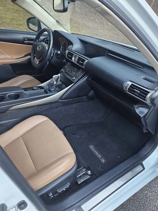 2014 Lexus IS 3rd Gen - Image 17 of 20