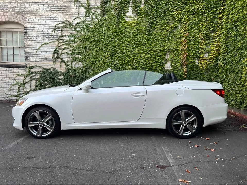 2014 Lexus IS 2nd Gen - Image 16 of 18