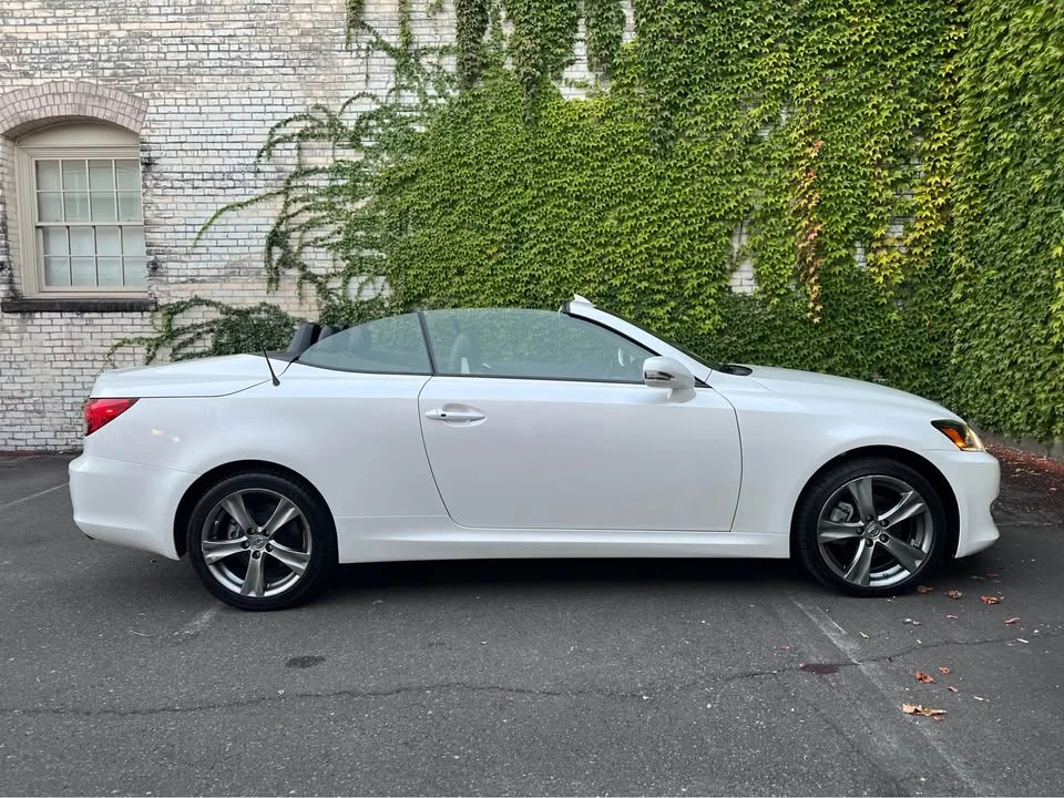 2014 Lexus IS 2nd Gen - Image 9 of 18