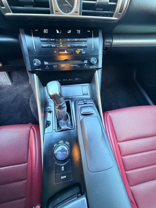 2014 Lexus IS 3rd Gen - Image 18 of 20