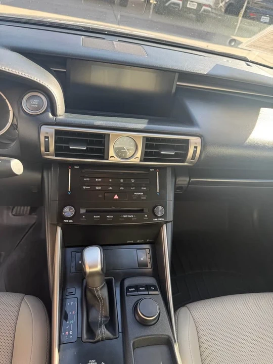 2014 Lexus IS 3rd Gen - Image 6 of 10