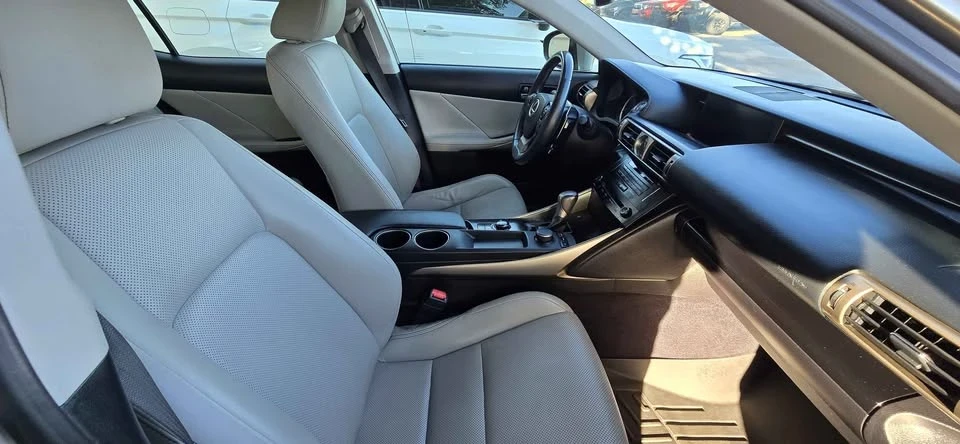 2014 Lexus IS 3rd Gen - Image 7 of 8