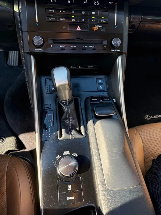 2014 Lexus IS 3rd Gen - Image 12 of 17