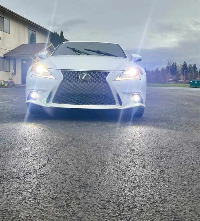 2014 Lexus IS 3rd Gen - Image 4 of 10