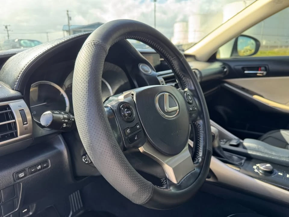 2014 Lexus IS 3rd Gen - Image 16 of 19