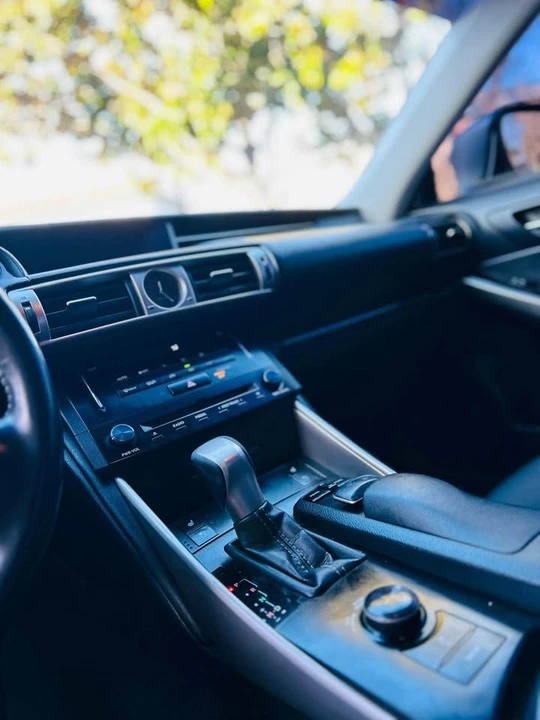 2014 Lexus IS 3rd Gen - Image 19 of 20