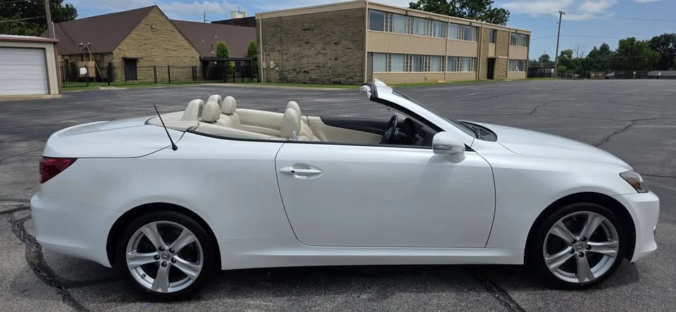 2014 Lexus IS 3rd Gen - Image 16 of 18