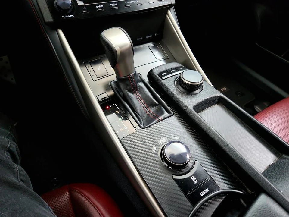 2014 Lexus IS 3rd Gen - Image 18 of 31