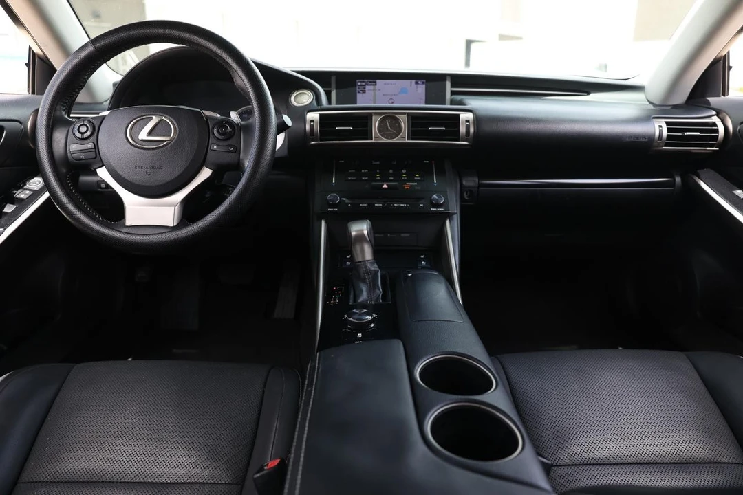 2014 Lexus IS 3rd Gen - Image 23 of 31