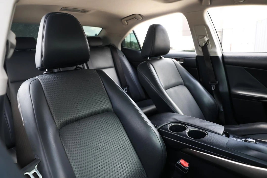2014 Lexus IS 3rd Gen - Image 18 of 31