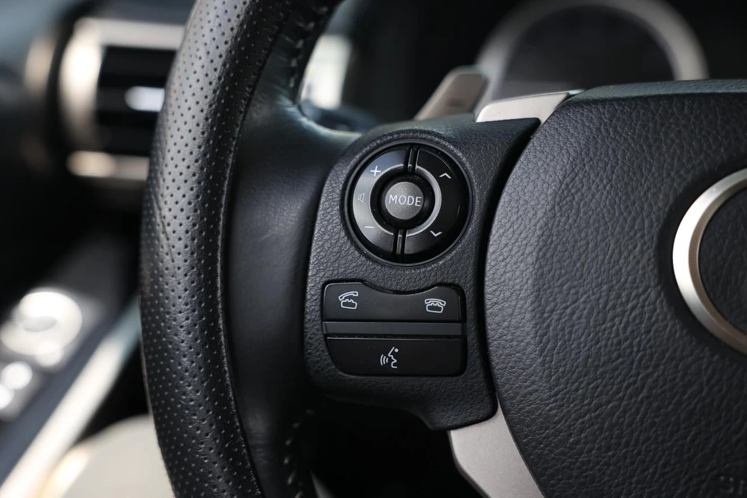 2014 Lexus IS 3rd Gen - Image 29 of 31