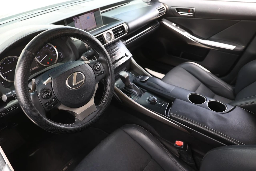 2014 Lexus IS 3rd Gen - Image 4 of 31