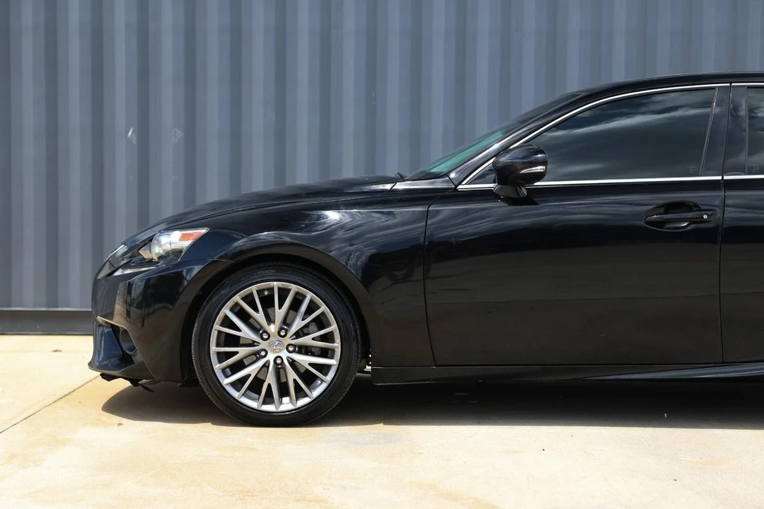 2014 Lexus IS 3rd Gen - Image 27 of 31