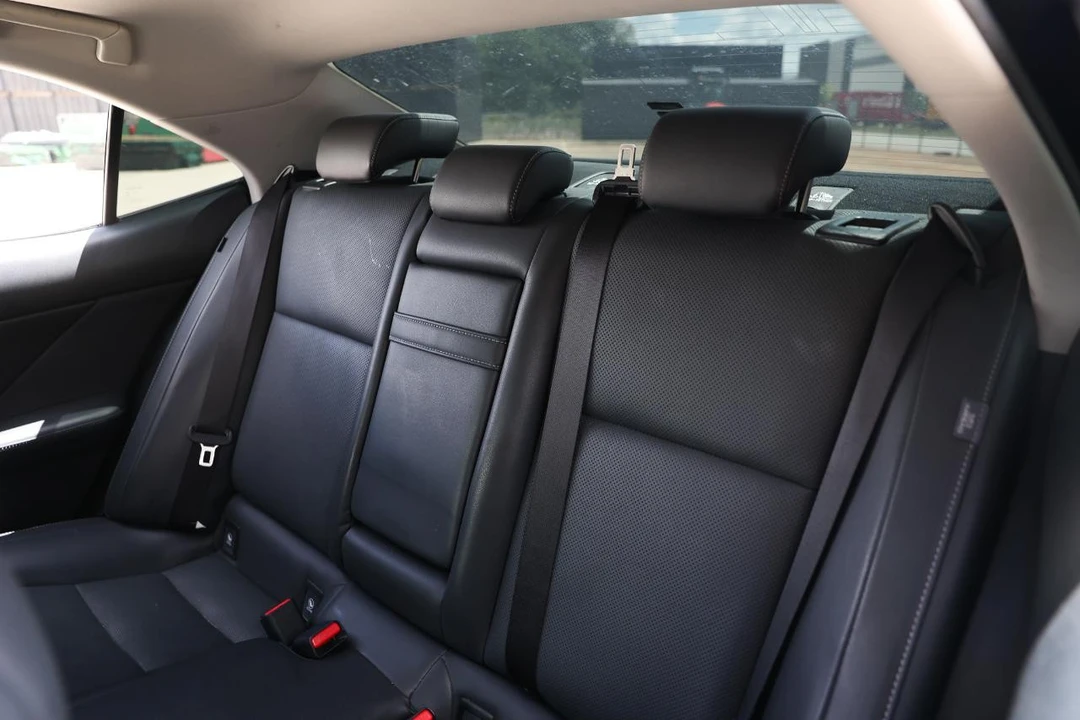 2014 Lexus IS 3rd Gen - Image 8 of 31