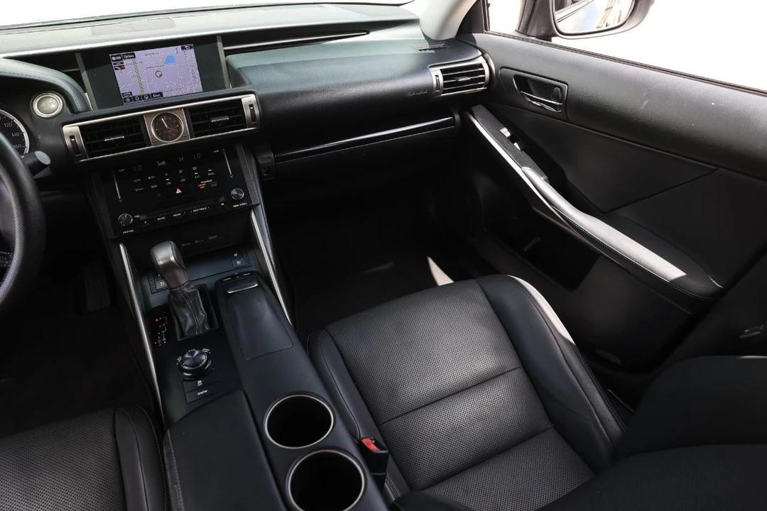 2014 Lexus IS 3rd Gen - Image 24 of 31