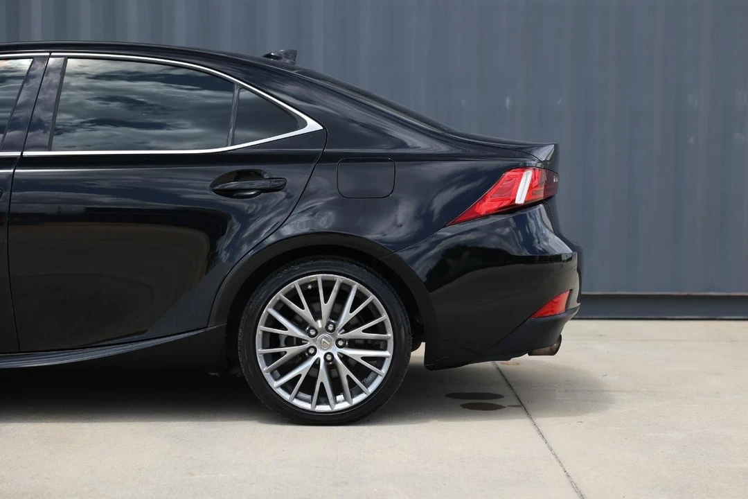 2014 Lexus IS 3rd Gen - Image 28 of 31