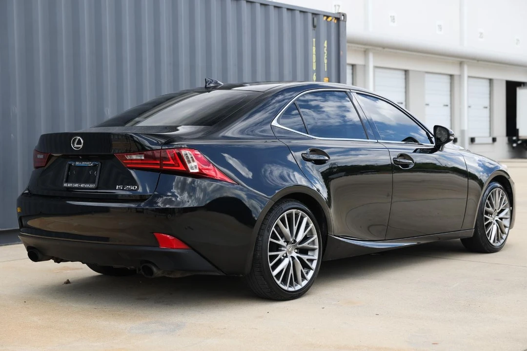 2014 Lexus IS 3rd Gen - Image 11 of 31