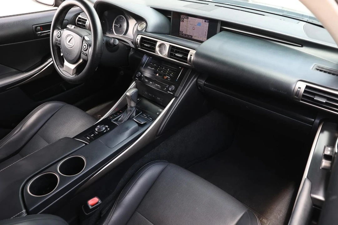 2014 Lexus IS 3rd Gen - Image 16 of 31