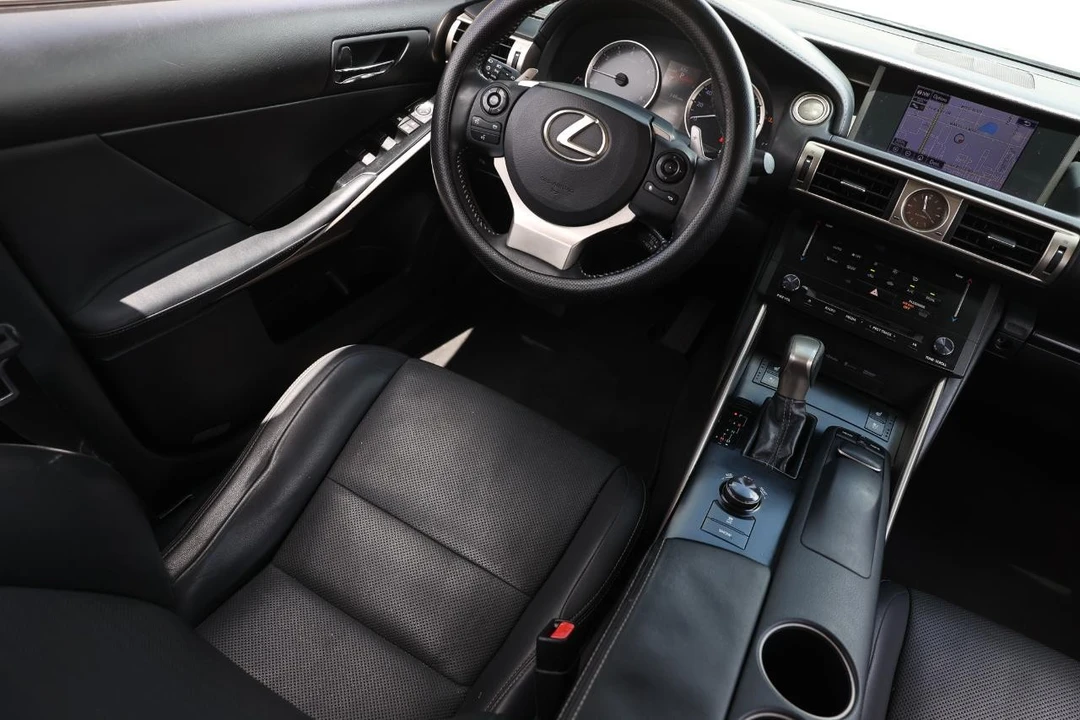 2014 Lexus IS 3rd Gen - Image 22 of 31