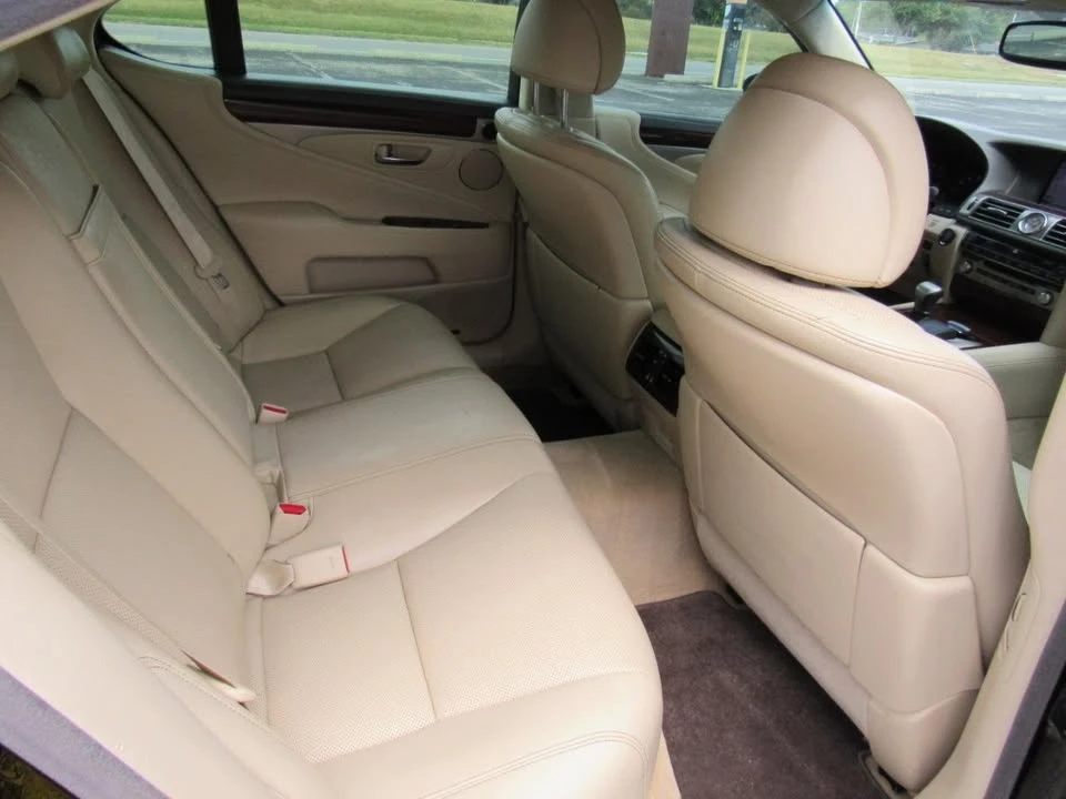 2014 Lexus LS 4th Gen - Image 16 of 19