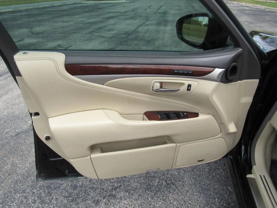 2014 Lexus LS 4th Gen - Image 9 of 19