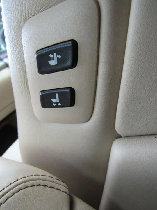 2014 Lexus LS 4th Gen - Image 19 of 19